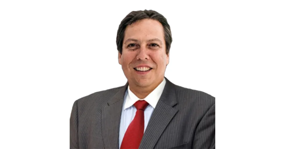 Oscar Mago: Liderazgo, Innovación y 20 Años de Servicio al Cliente en OMC Abogados & Consultores